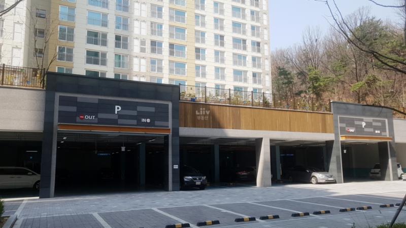 단지 내 지하주차장이에요