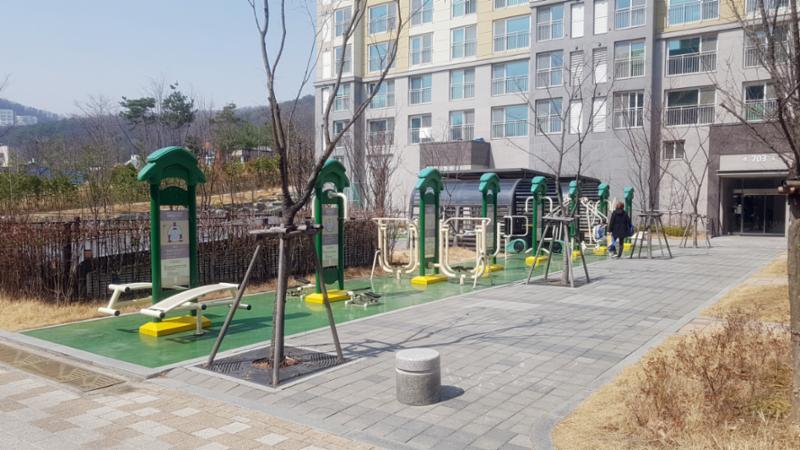 단지 내 야외 체육시설이구요