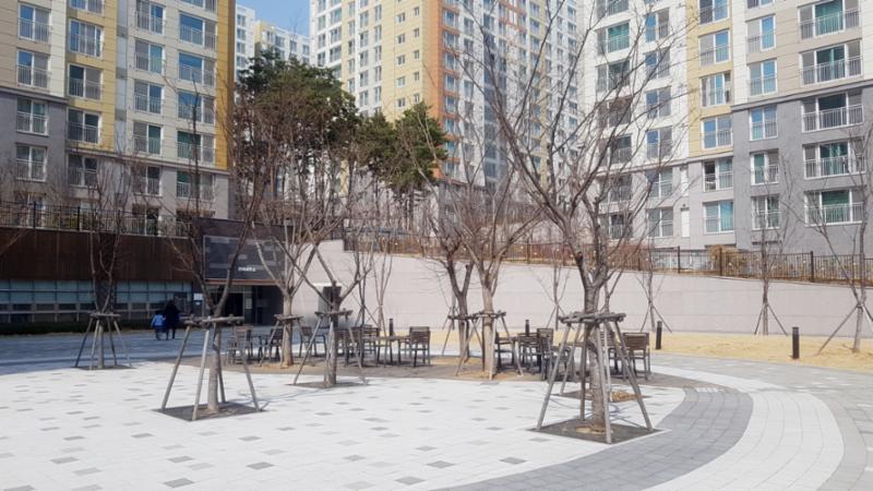 단지 내에서 즐겁고 여유로운 시간을 보낼 수 있는 쉼터 공간이에요