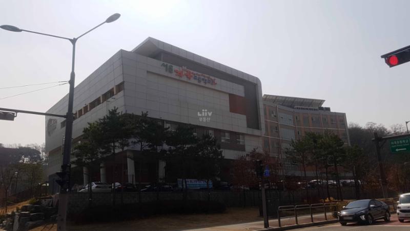 단지 주변에 있는 자곡초등학교입니다