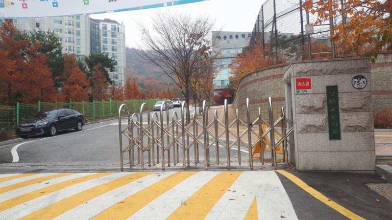 단지 주변으로 배정학교인 매봉초등학교가 있습니다