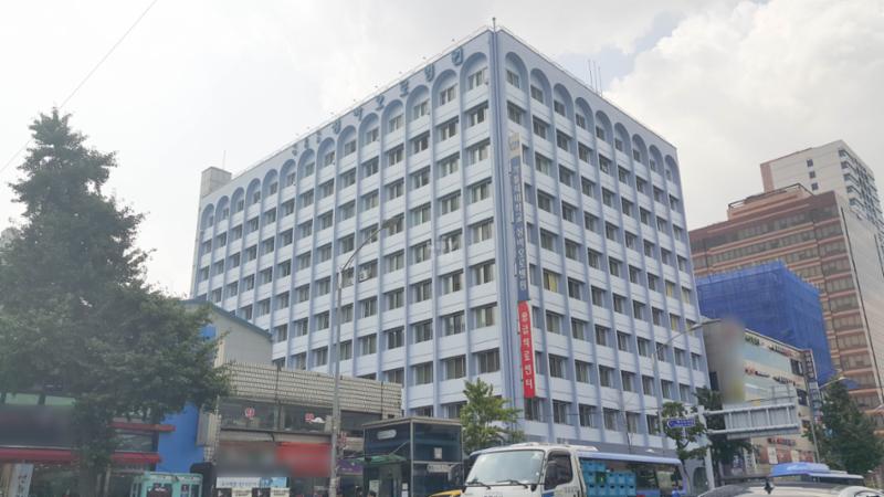 단지 주변에 위치한 대형 의료시설인 가톨릭대학교성바오로병원입니다