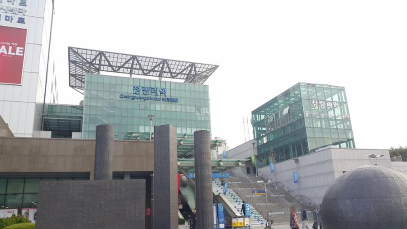 단지 9분 거리에 위치해 있는 지하철역입니다