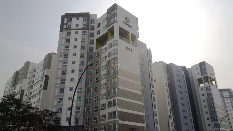 마곡엠밸리11단지만의 특별한 외관 디자인으로 품격 있고 고급스러움이 느껴지는 단지 모습이에요