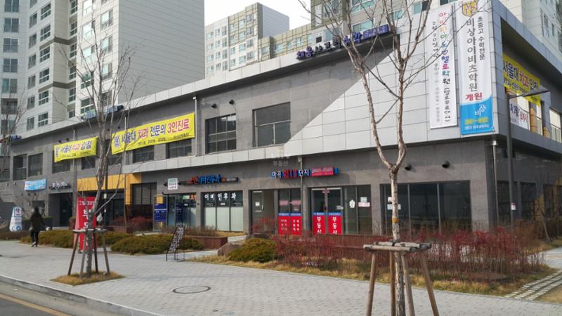 마곡엠밸리11단지 내에 위치한 상가 모습이에요