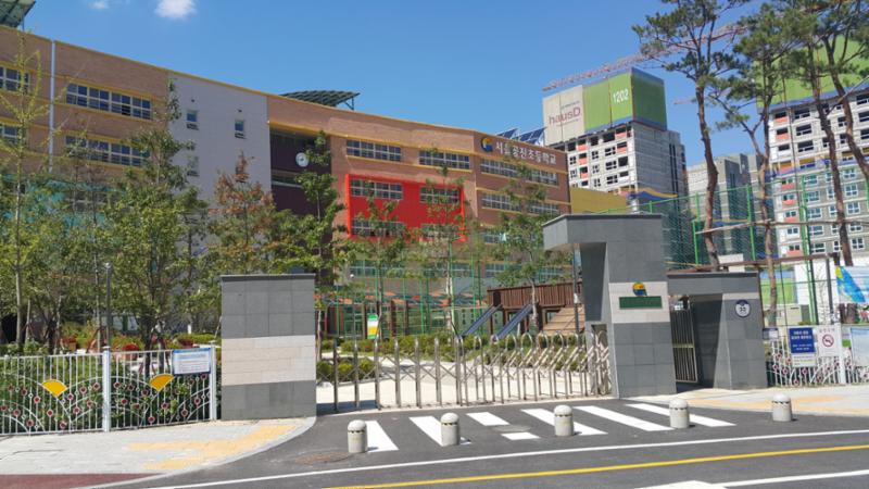 단지에서 배정되는 공진초등학교 입니다