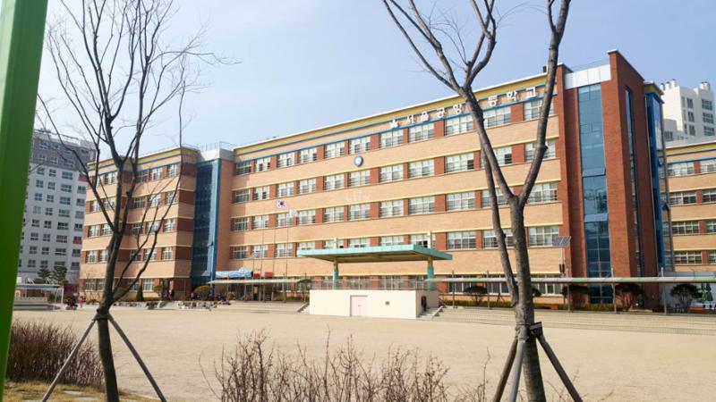공항초등학교입니다