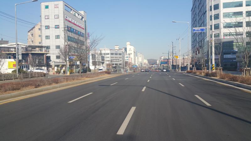 차량 이용시 방화대로를 이용해 빠르게 주요 업무지구에 도달할 수 있도록 도로망이 인접해있어 출퇴근이 편리합니다