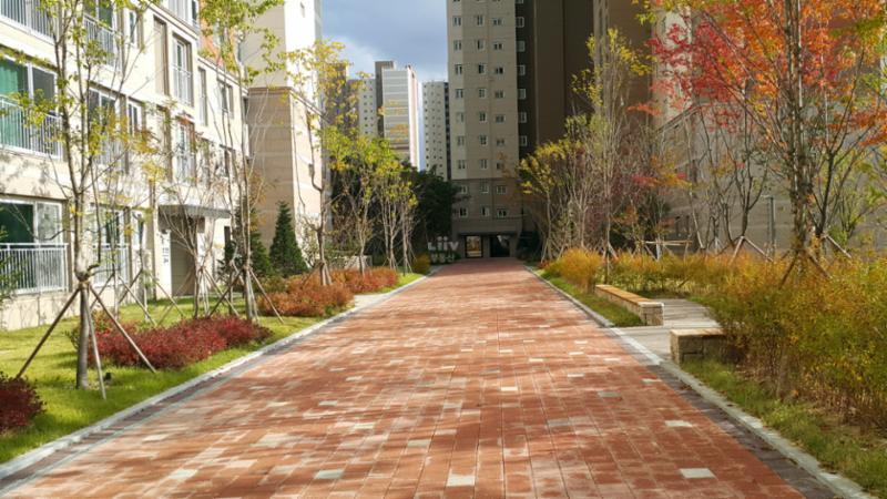 단지 주변과 연결된 산책로고요