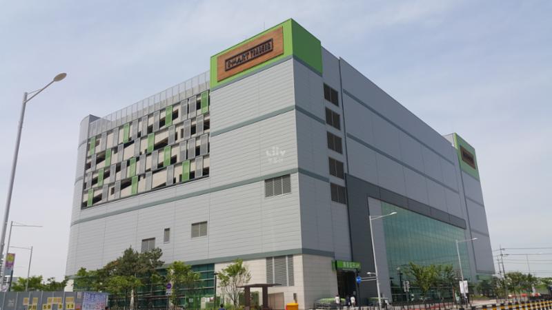 김포사우아이파크 아파트 인근에는 이마트트레이더스가 위치하고 있어 입주민들의 문화, 여가, 쇼핑생활을 모두 풍족하게 만족시켜줍니다