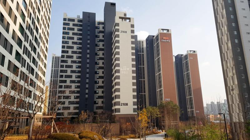 e편한세상동탄의 깔끔하고 세련된 전경 사진이에요