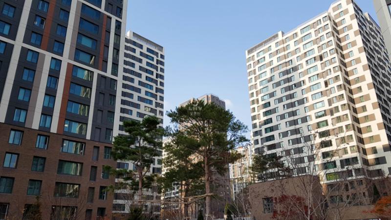동간 거리가 넓어 쾌적한 e편한세상동탄 내 전경이에요