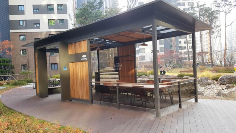 단지 내에 마련되어 있는 쉼터에요