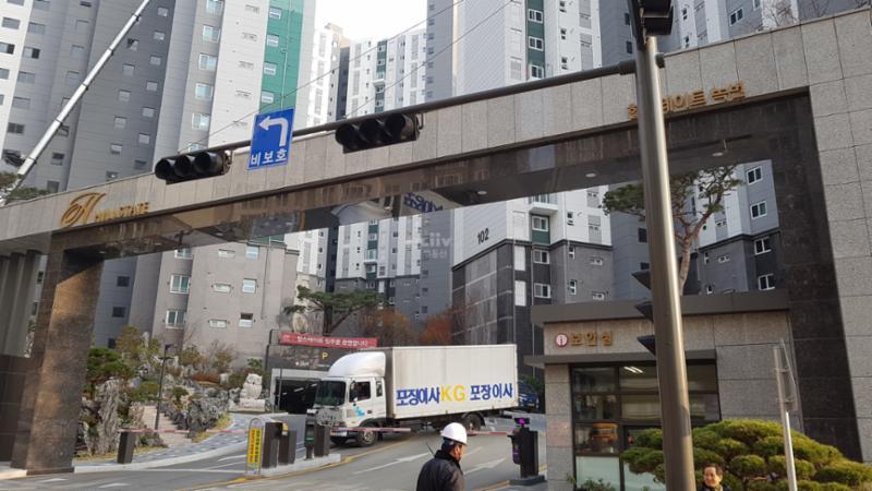 힐스테이트녹번단지의 정문이에요