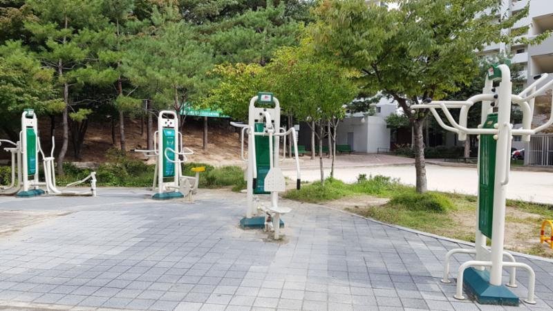 단지 내에 위치한 주민운동시설이에요