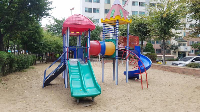 아이들이 뛰어놀 수 있는 놀이터에요