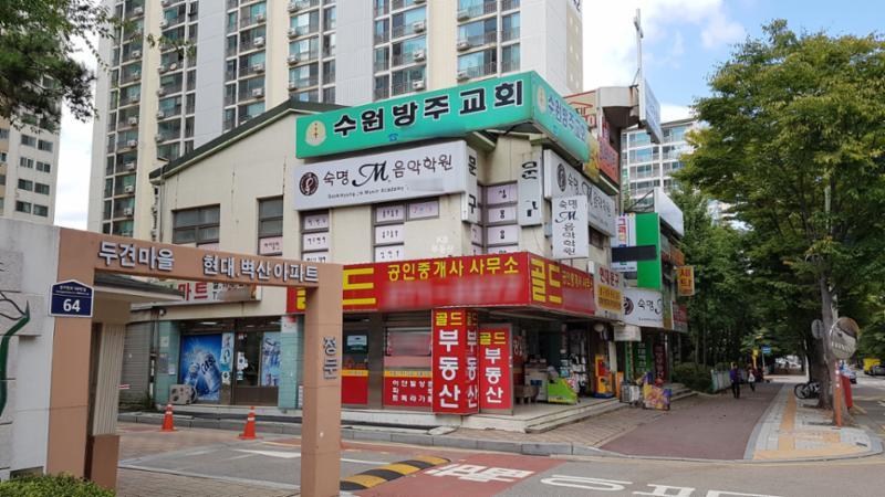 단지 내 상가 모습이에요