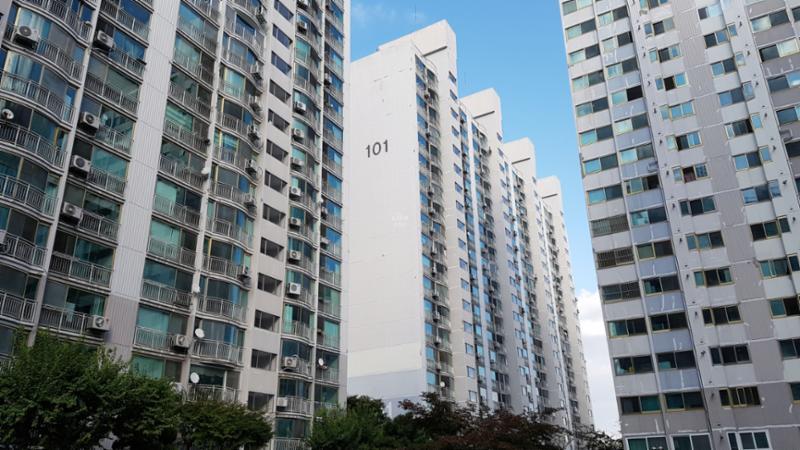 각 층마다 색을 달리해 전체적으로 화사하면서도 세련된 외관을 선보이는 단지전경이에요