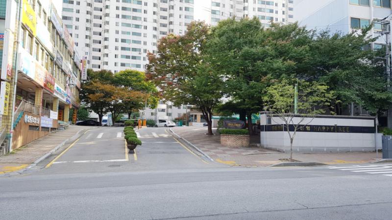 신일아파트 정문이에요