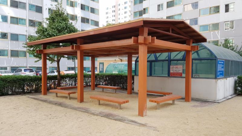단지 내 휴게시설이에요