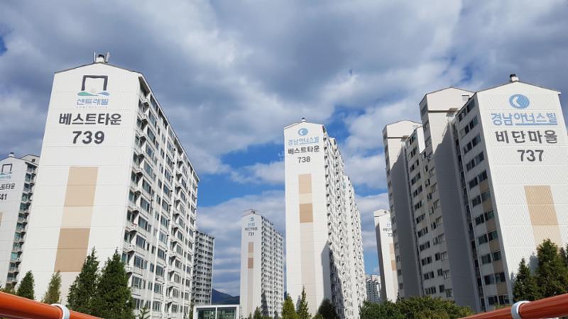 동간 거리가 넓어 쾌적한 단지 내 전경이에요