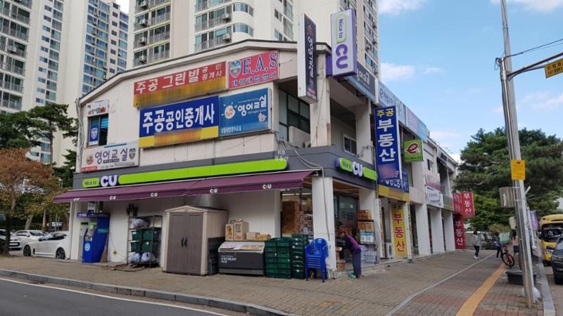 다양한 점포가 입점해 있는 대월마을8단지 상가에요