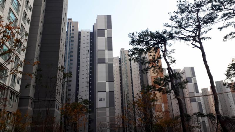 단지만의 특별한 외관 디자인으로 품격 있고 고급스러움이 느껴지는 단지 모습이에요