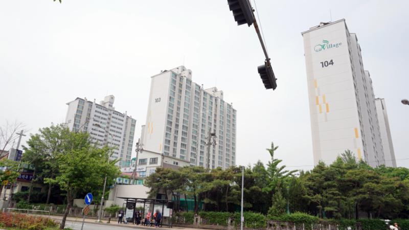 아파트 전경이에요