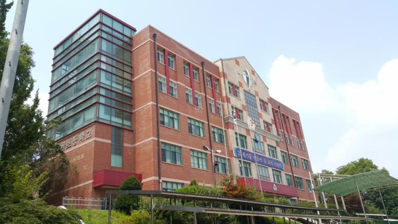 단지 주변으로 배정학교인 금곡초등학교가 있습니다