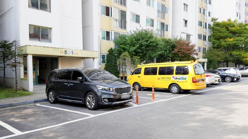 총 738대를 주차할 수 있는 지상 주차공간이에요