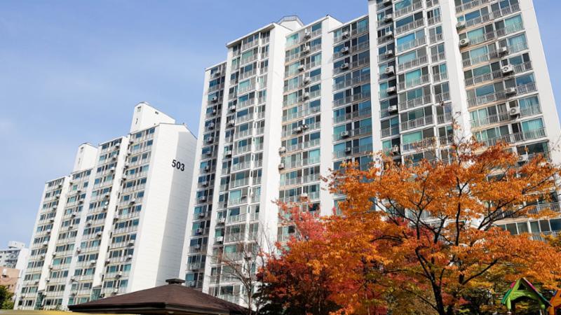 주공그린빌5단지 주변에는 지하철 분당선 매탄권선역이 인접해 있어 대중교통 이용이 편리해요