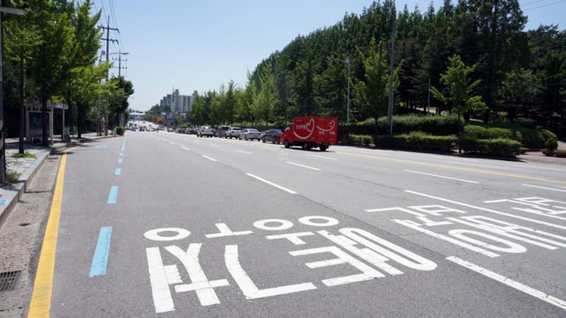 단지 인근에 위치한 동수원로 입니다