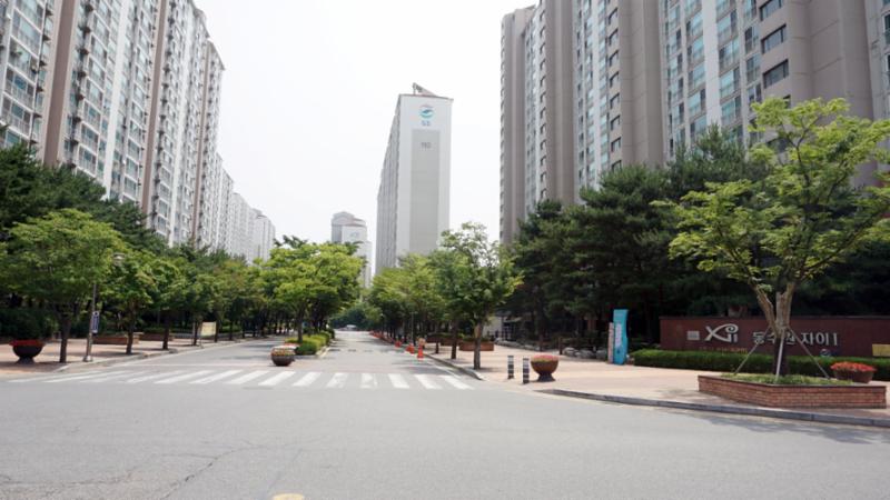 정문 출입구 주변의 모습이에요
