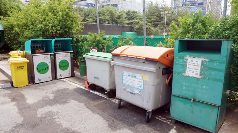 단지내 분리수거하는 곳이에요