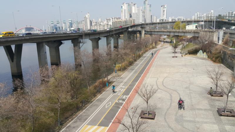 마포한강아이파크 아파트 주변 공원 입니다
