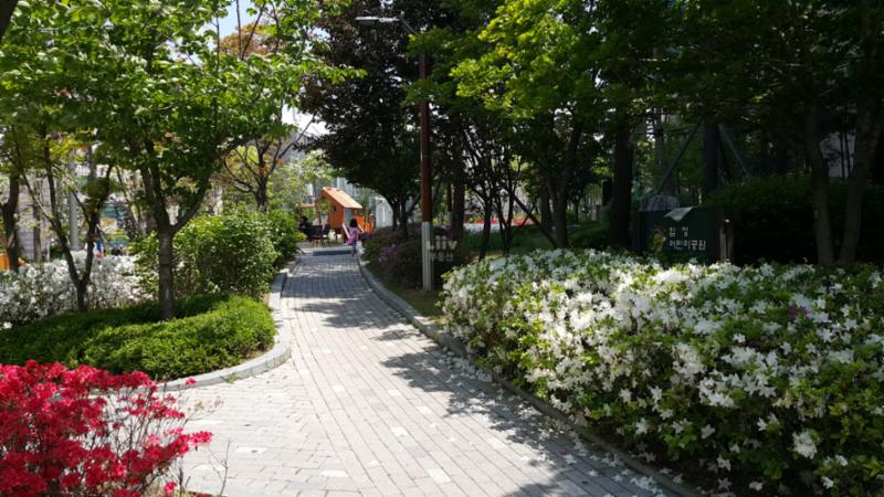 단지 인근에 위치한 합정어린이공원입니다