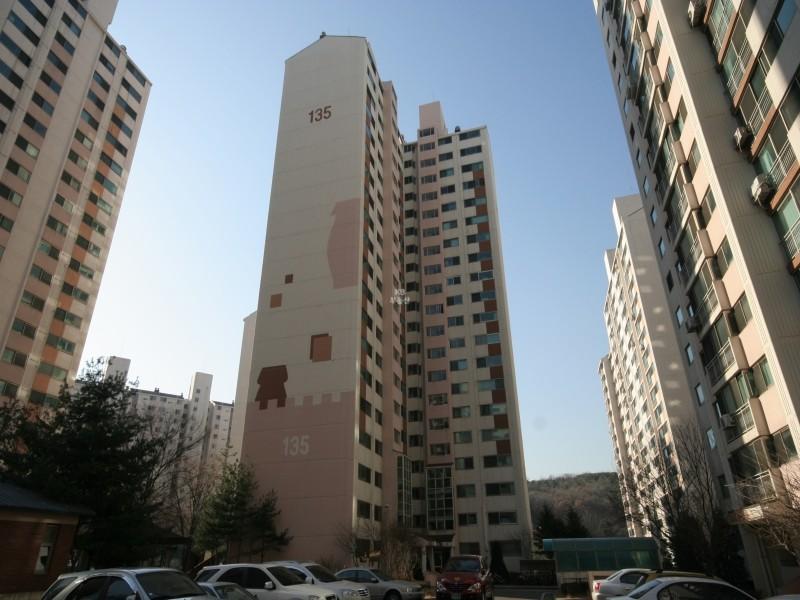 135동