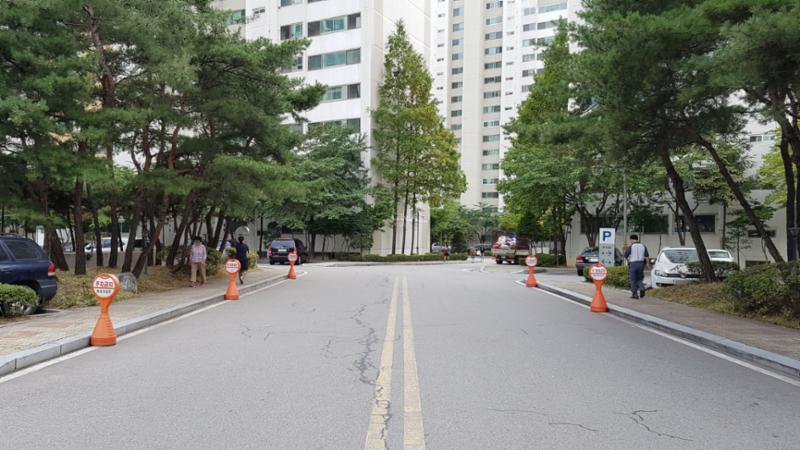 단지 내 도로의 모습이에요