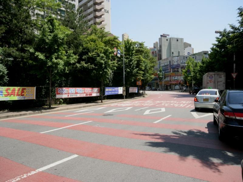정문앞도로