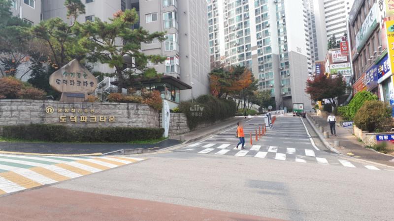 도덕파크타운 아파트 단지 정문입니다