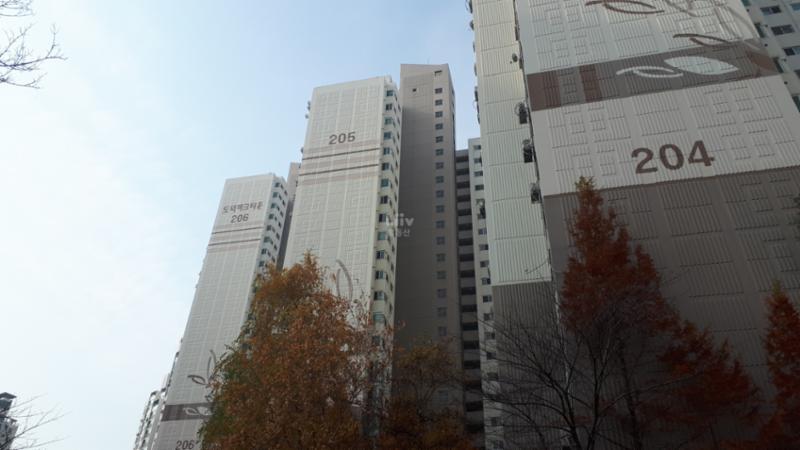 내부에서 바라본 도덕파크타운 전경입니다