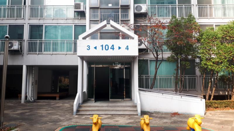 아파트 1층 공용현관입니다