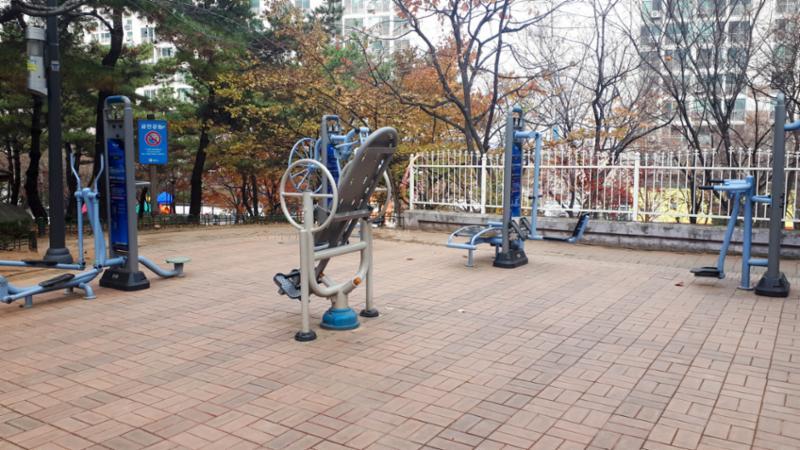 단지 내 야외 체육시설이고요