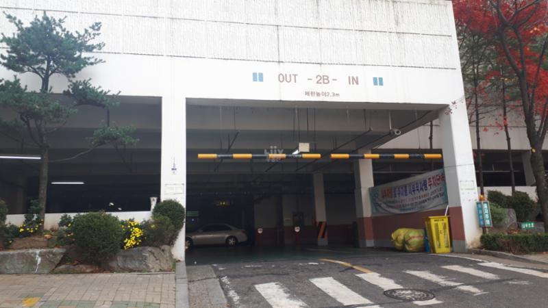지하주차장 출입구 모습입니다