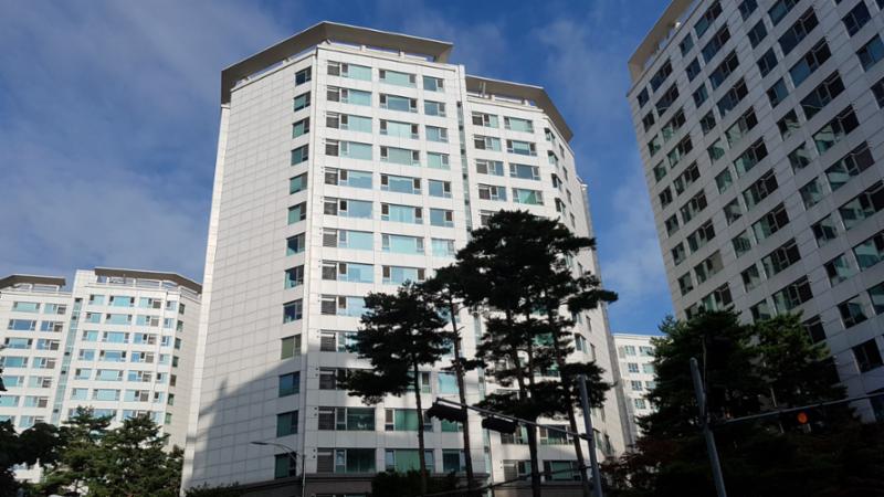 개성있는 외관 디자인으로 품격있고 고급스러움이 느껴지는 단지 모습 입니다