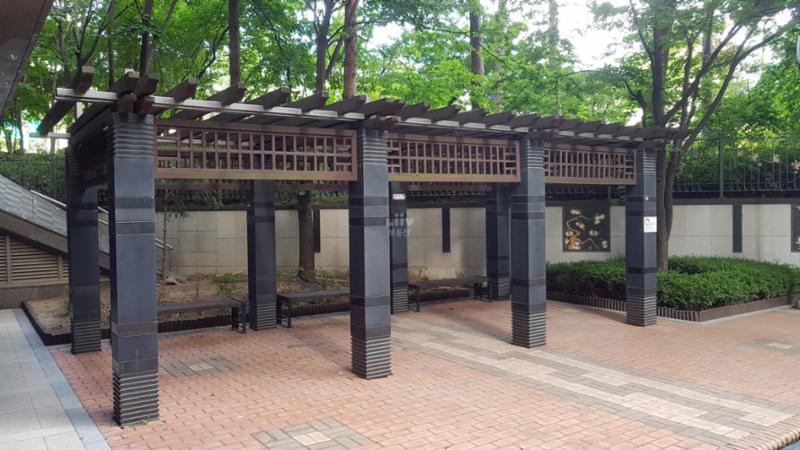 단지곳곳에 마련된 휴게시설입니다
