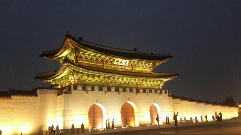광화문의 야경입니다