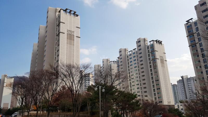 모아미래도 만의 색채와 로고가 돋보이는 단지 외형 입니다