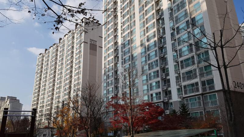 2410동 전경입니다