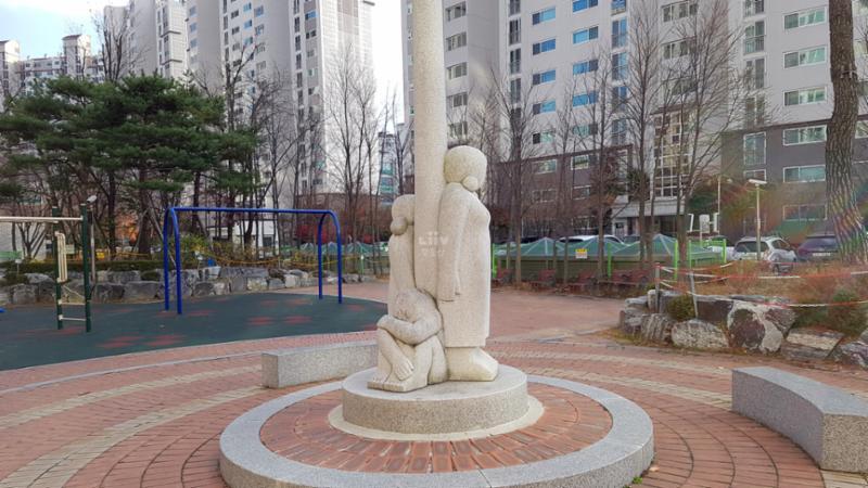 백현모아미래도의 품격을 높여 주는 단지내 조형물 입니다